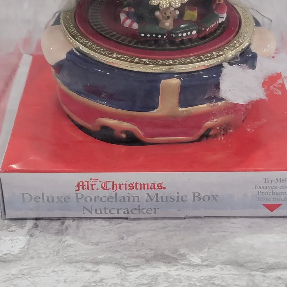 Mr. Christmas Nutcracker Animated Porcelain Music‎ Box Dated 2012 VIDEO New
